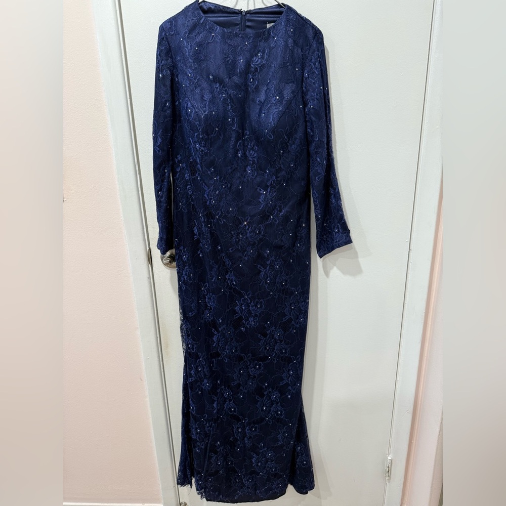 LIKE NEW Long Sleeved Navy Blue Favore Gown with Cape
